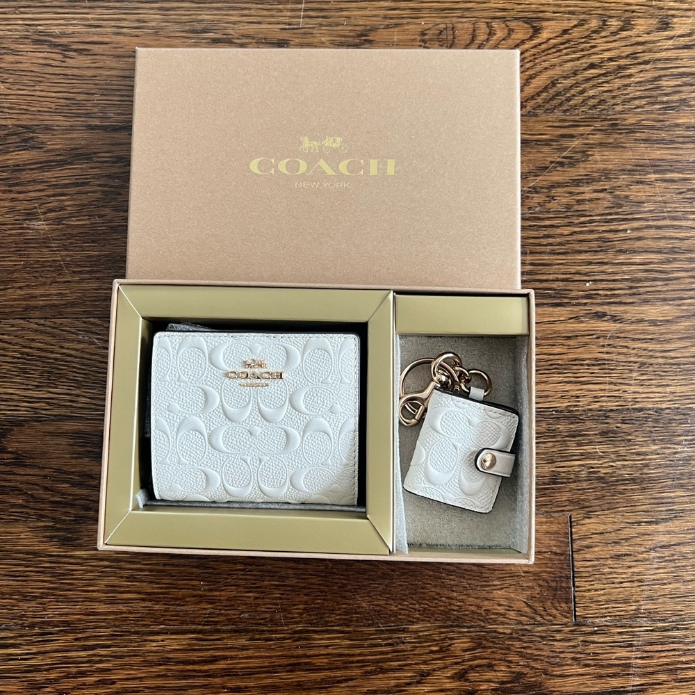 Boxed Snap Wallet And Picture Frame Bag Charm In Signature Leather! Brand NEW!